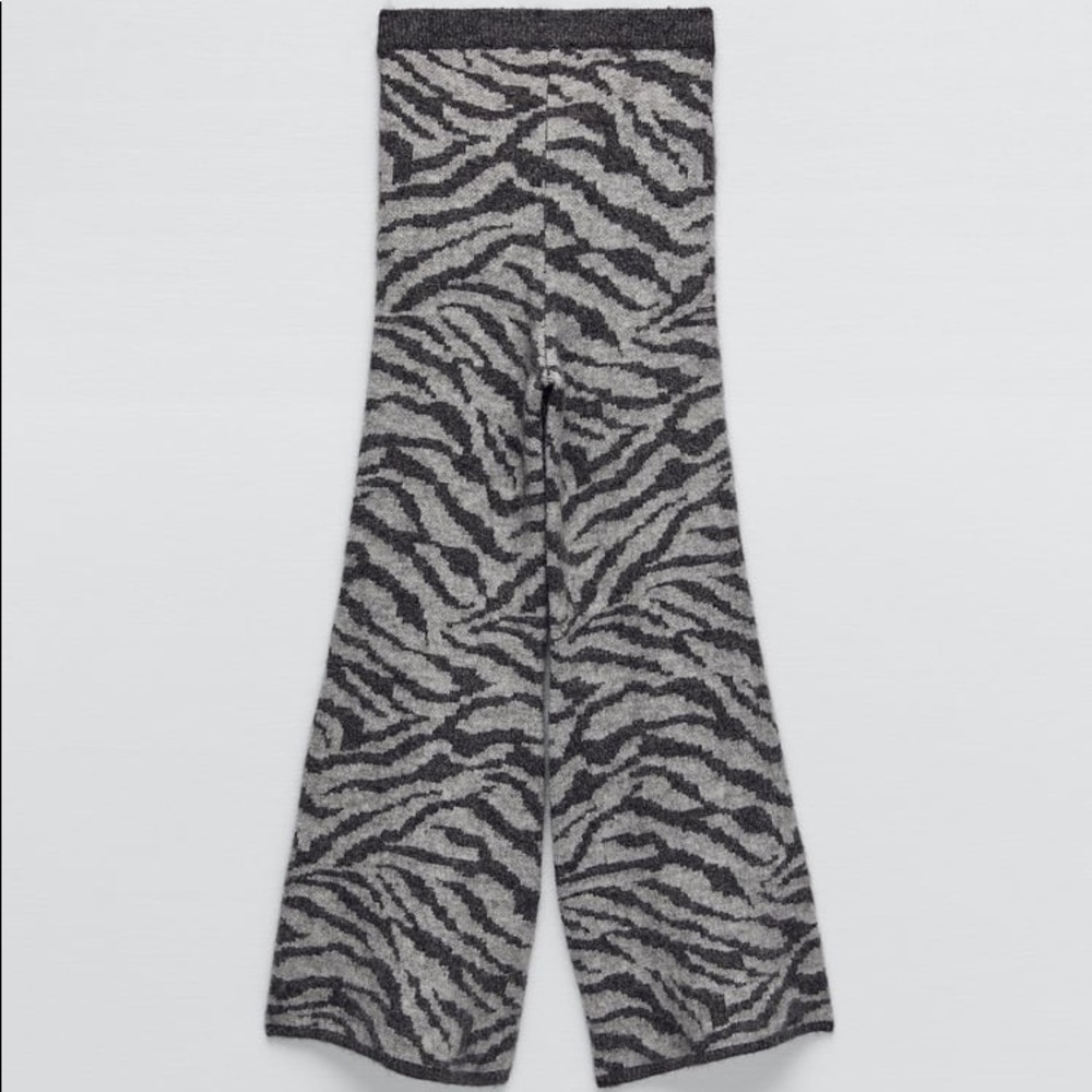 Zara Set - Animal Jacquard Wool and Alpaca Blend Sweatshirt & Pants - Picture 16 of 16